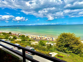 Studio-Apartment mit Panorama-Meerblick und direkter Strandlage in Scharbeutz, Scharbeutz